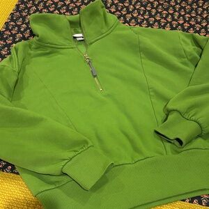 Half zip pullover medium